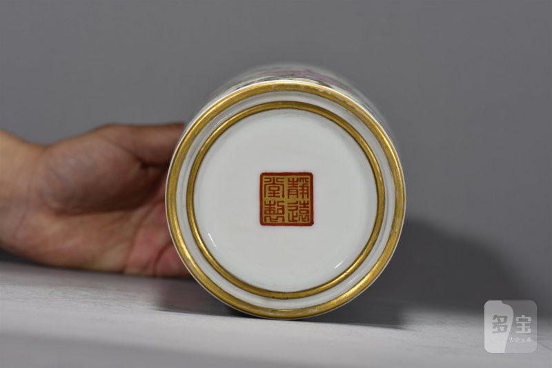 民国 何许人珐琅彩玉堂春晖花卉春燕纹卷口瓶 - 图8